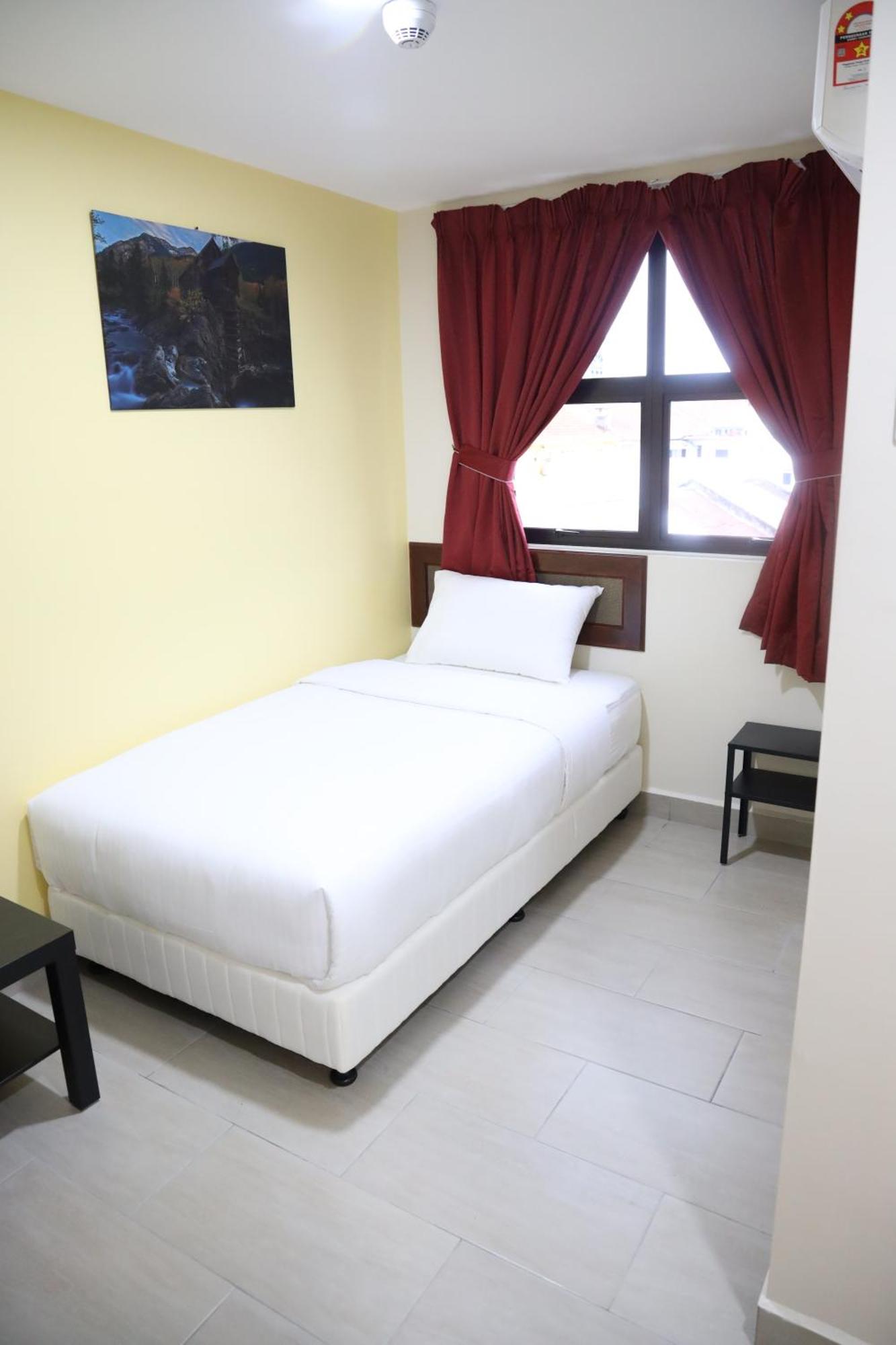 Capital O 90897 Island City Hotel George Town Exterior foto